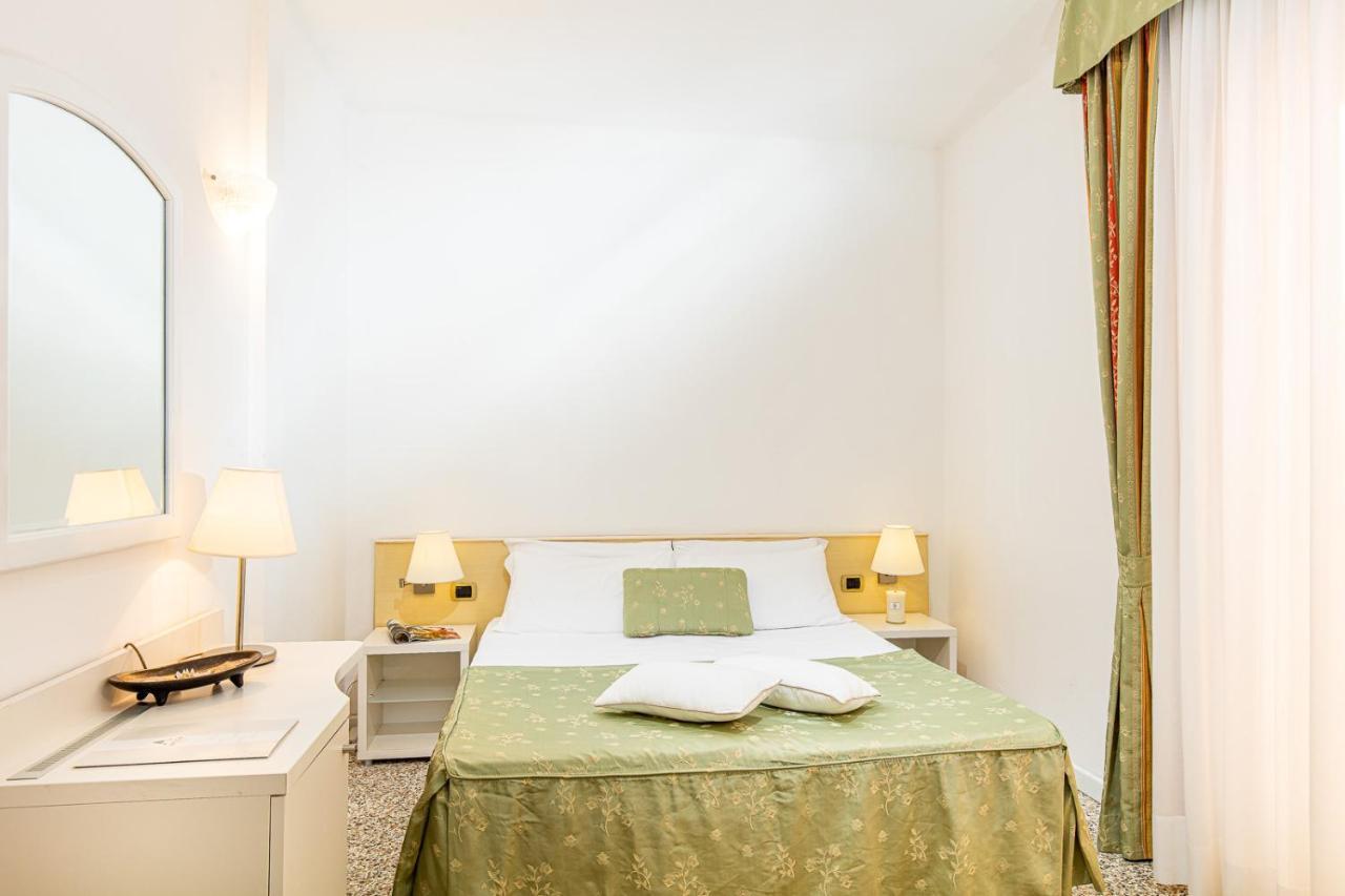 Hotel Karinzia Caorle Esterno foto
