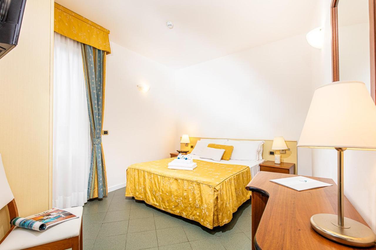 Hotel Karinzia Caorle Esterno foto